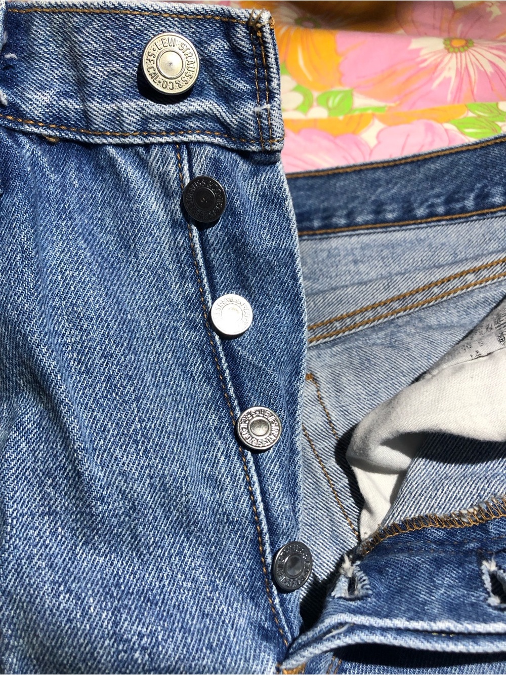 Levi's Premium 501 S 30x28 Skinny Jeans Distressed Button Fly - Picture 8 of 16
